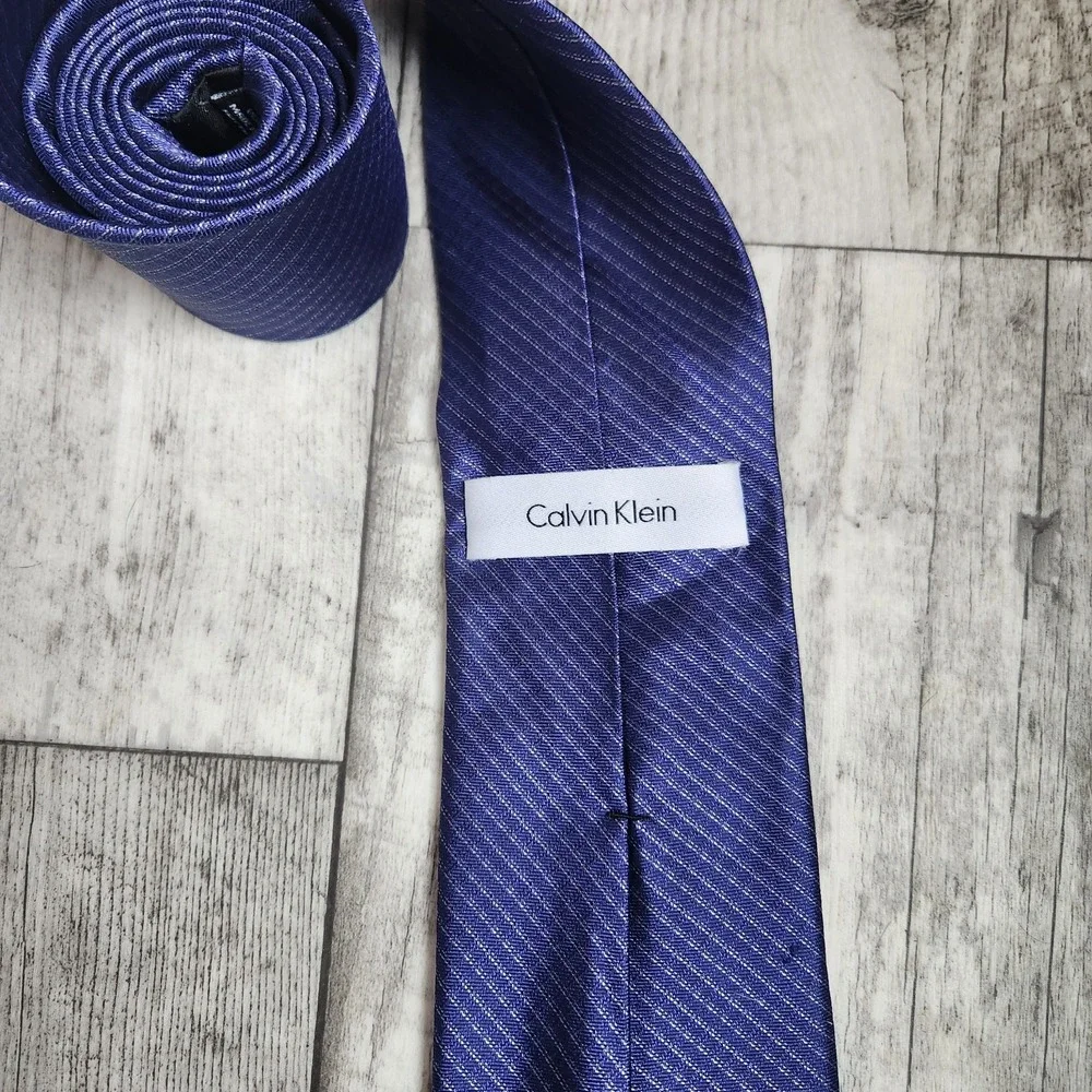 Calvin Klein Classic Length Blue Patterned‎ Men's Tie Silk
